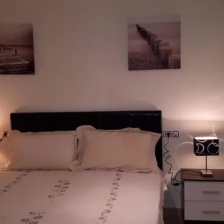 With 2 Bedrooms In - 100 M From The Apartment Fuengirola